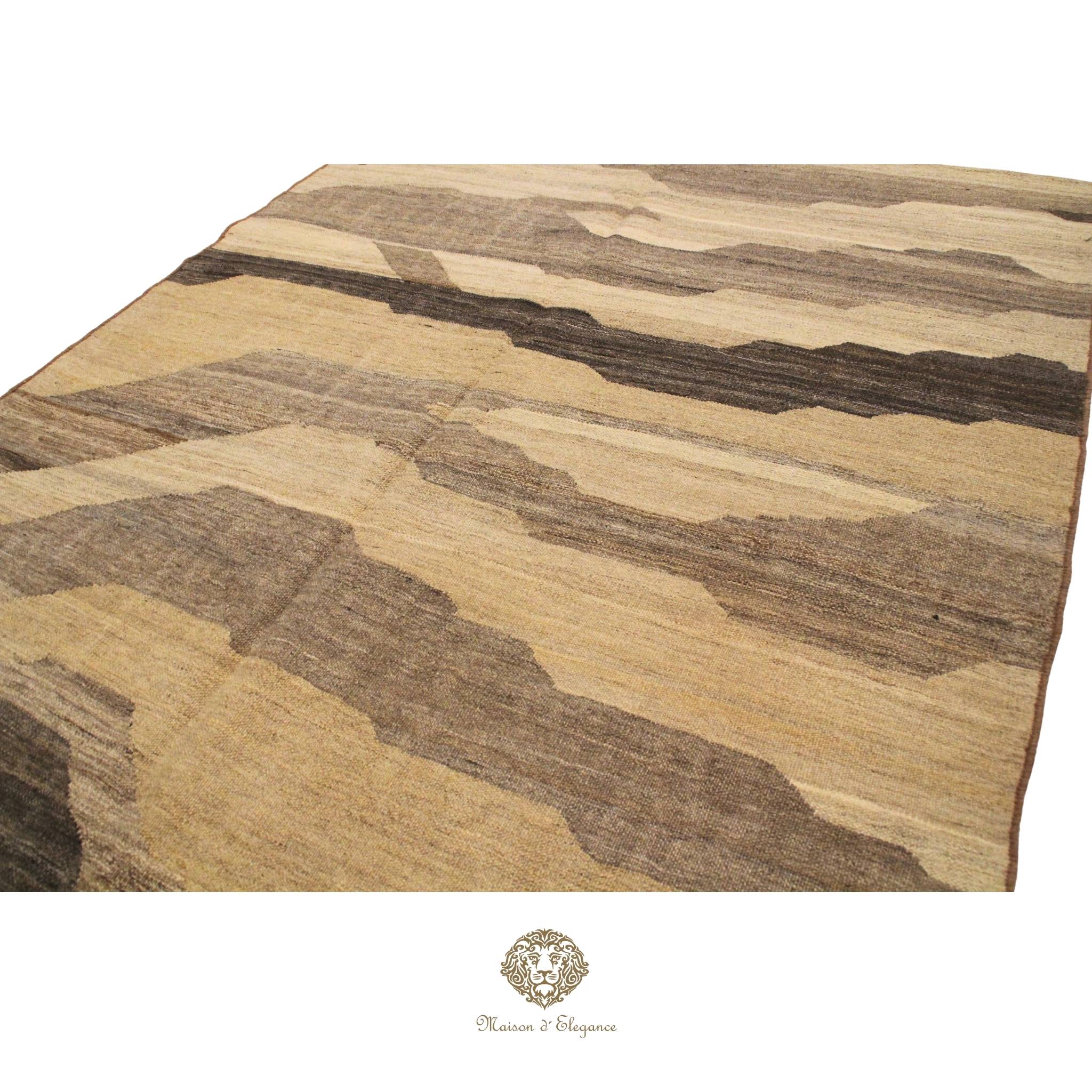 Patterned rug with brown and beige colors on a Ivory background