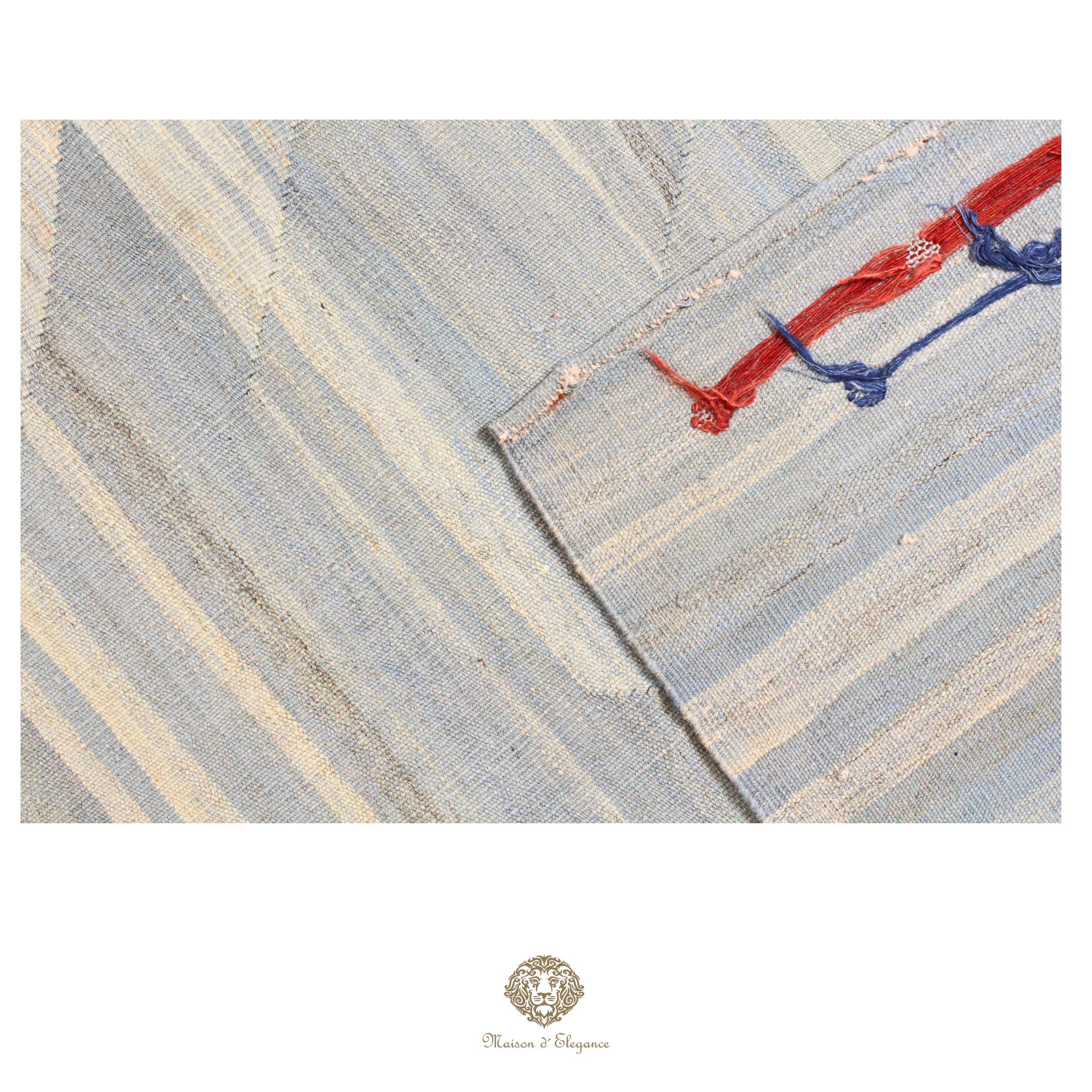 Alfombra Kilim moderna de lana lisa en color azul con tejido plano | Colección Maison Zagros 262x342 cm