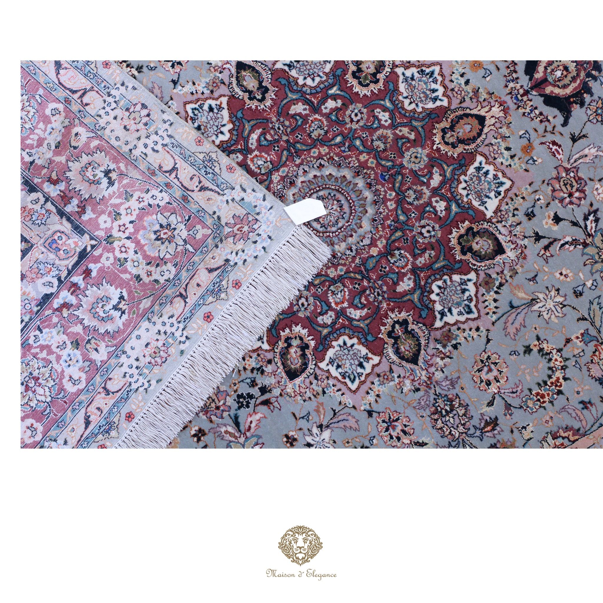 Alfombra persa Tabriz de lujo, lana y seda superfina | Diseño de medallón floral en azul claro, 147 x 215 cm