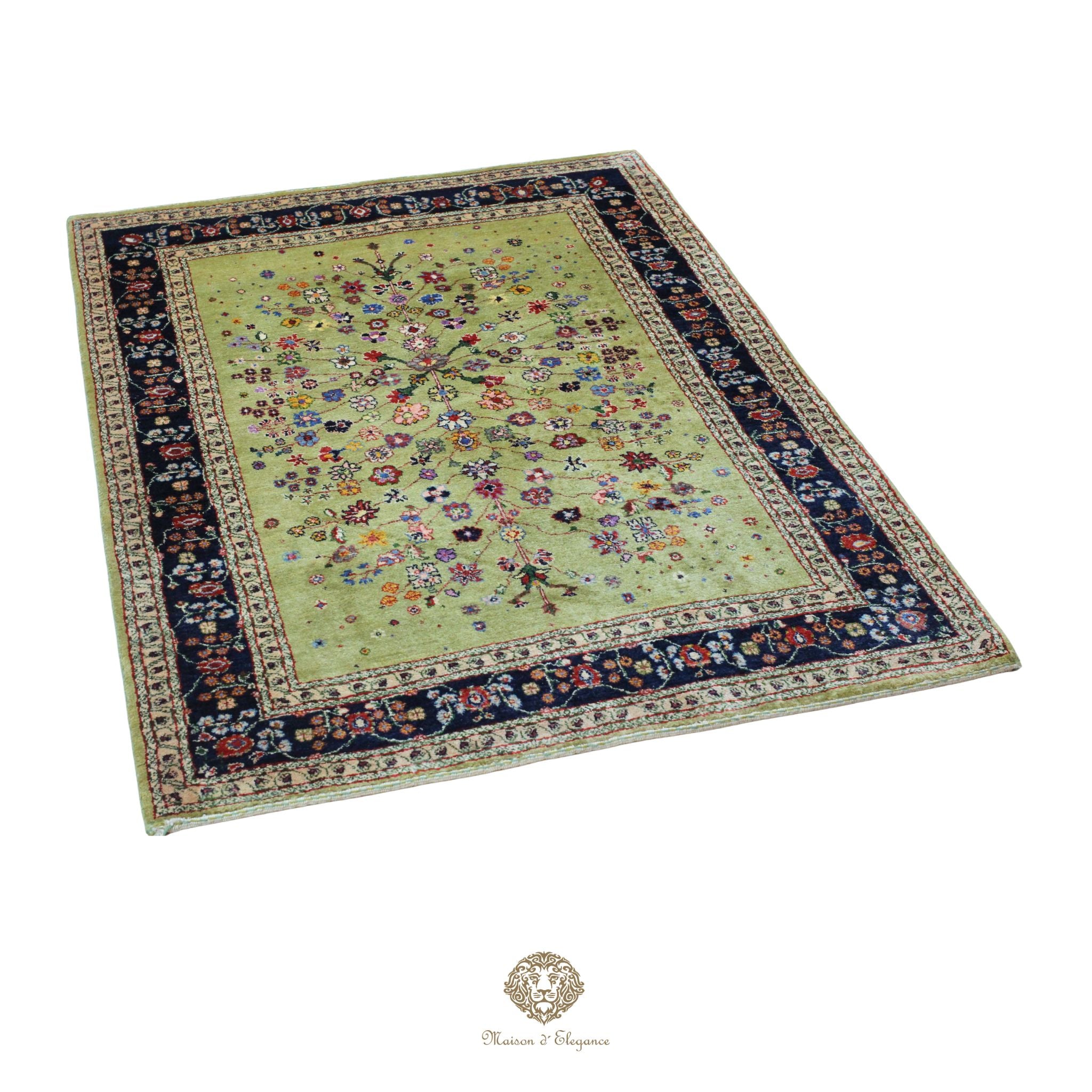 Decorative rug with floral patterns on a verde background