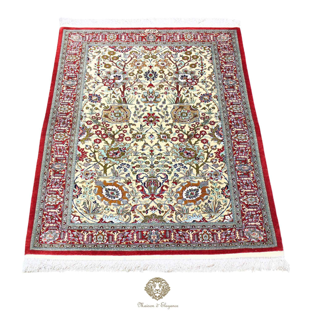 Alfombra persa de seda pura, anudada a mano, teñida con tintes naturales, | obra maestra con diseño floral integral, firmada, 105 x 156 cm.