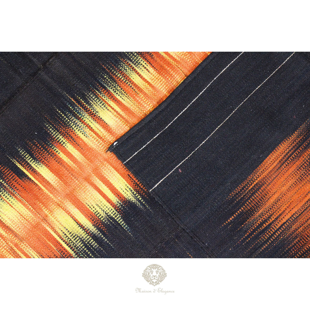 Alfombra Kelim Kia Sar Negra Con detales en amarillo y Naranja 291 x 191 cm