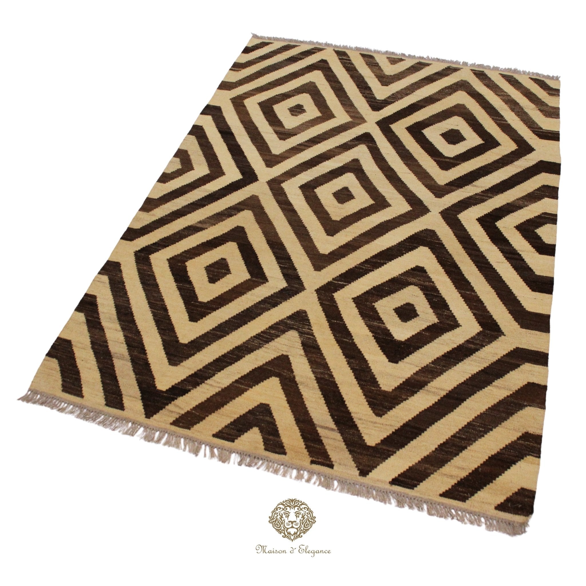 Rug with geometric pattern on a Ivory background