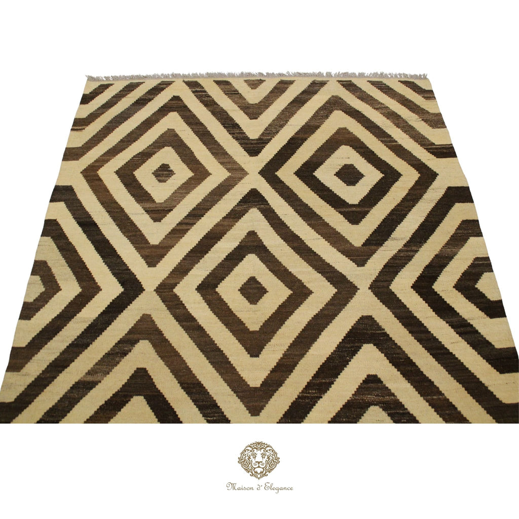 Patterned rug with geometric design on a Ivory background