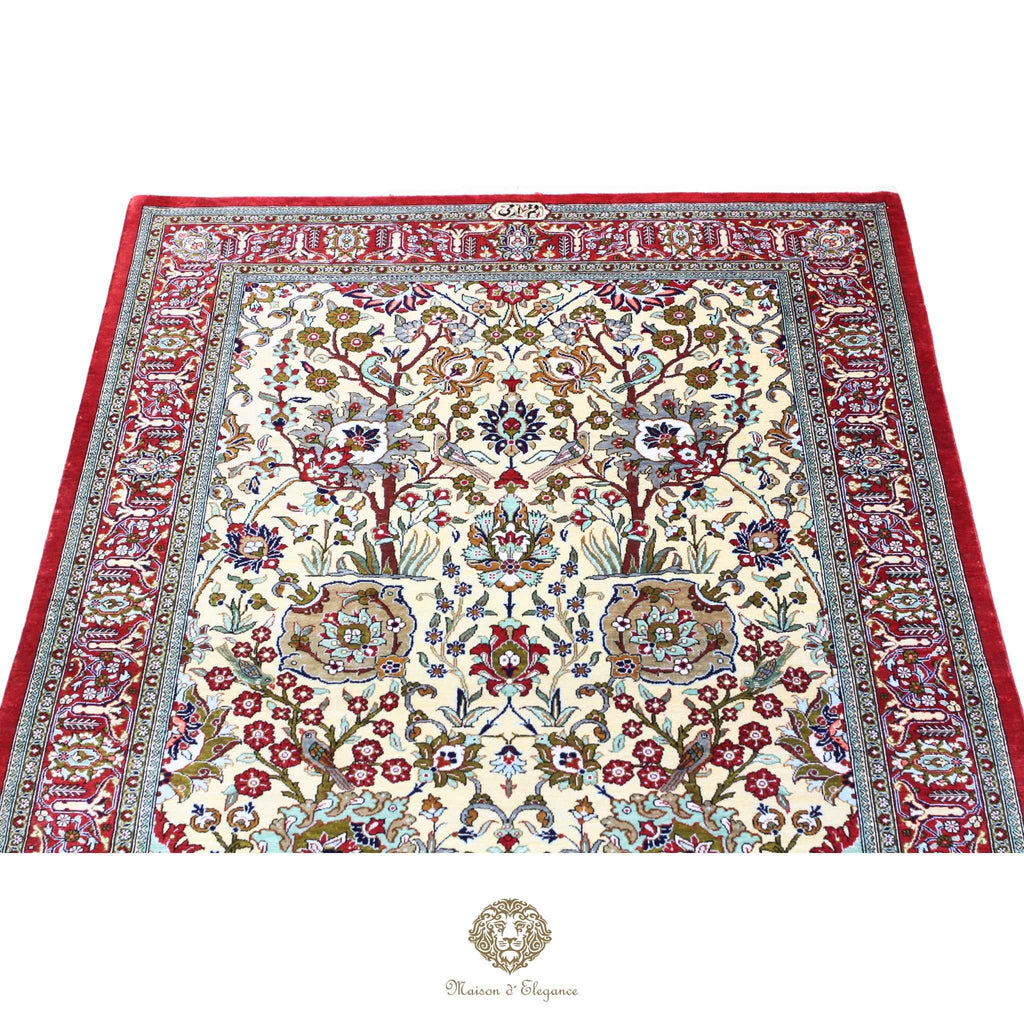 Alfombra persa de seda pura, anudada a mano, teñida con tintes naturales, | obra maestra con diseño floral integral, firmada, 105 x 156 cm.