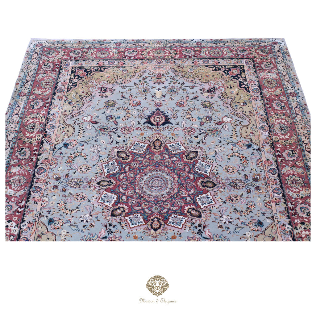 Decorative rug with intricate patterns on a azul background