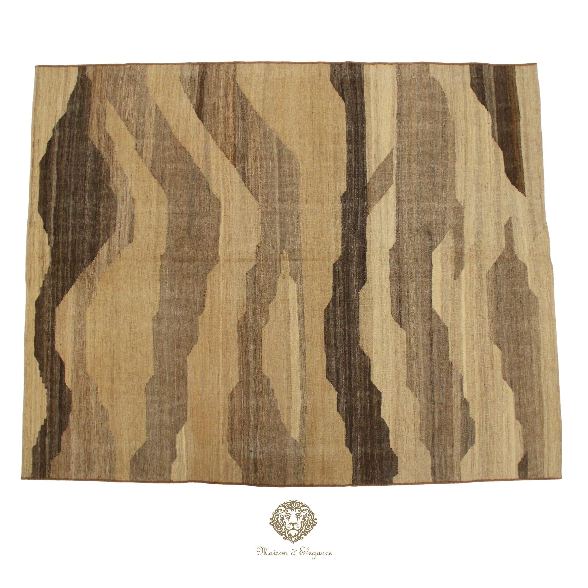 Rug with brown and beige abstract pattern on a Ivory background