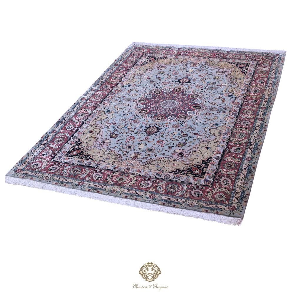 Alfombra persa Tabriz de lujo, lana y seda superfina | Diseño de medallón floral en azul claro, 147 x 215 cm