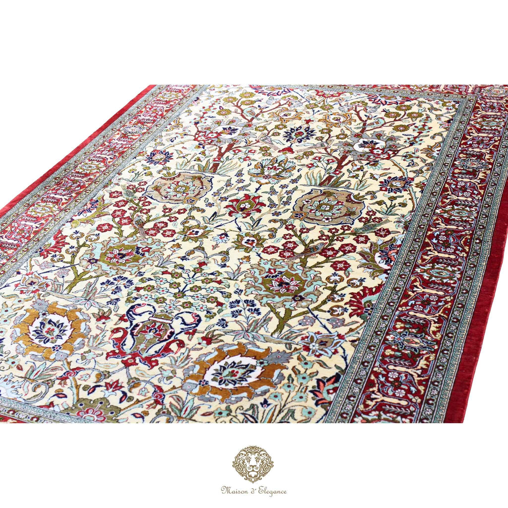 Alfombra persa de seda pura, anudada a mano, teñida con tintes naturales, | obra maestra con diseño floral integral, firmada, 105 x 156 cm.