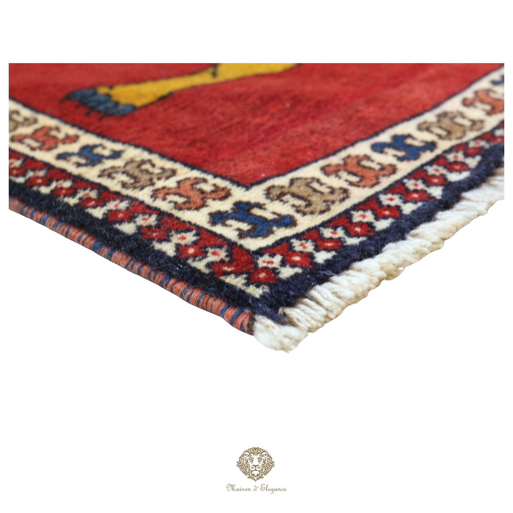 Alfombra persa Yalameh con diseño tribal de león, teñida con tintes naturales | Hecha a mano, 89 x 136 cm