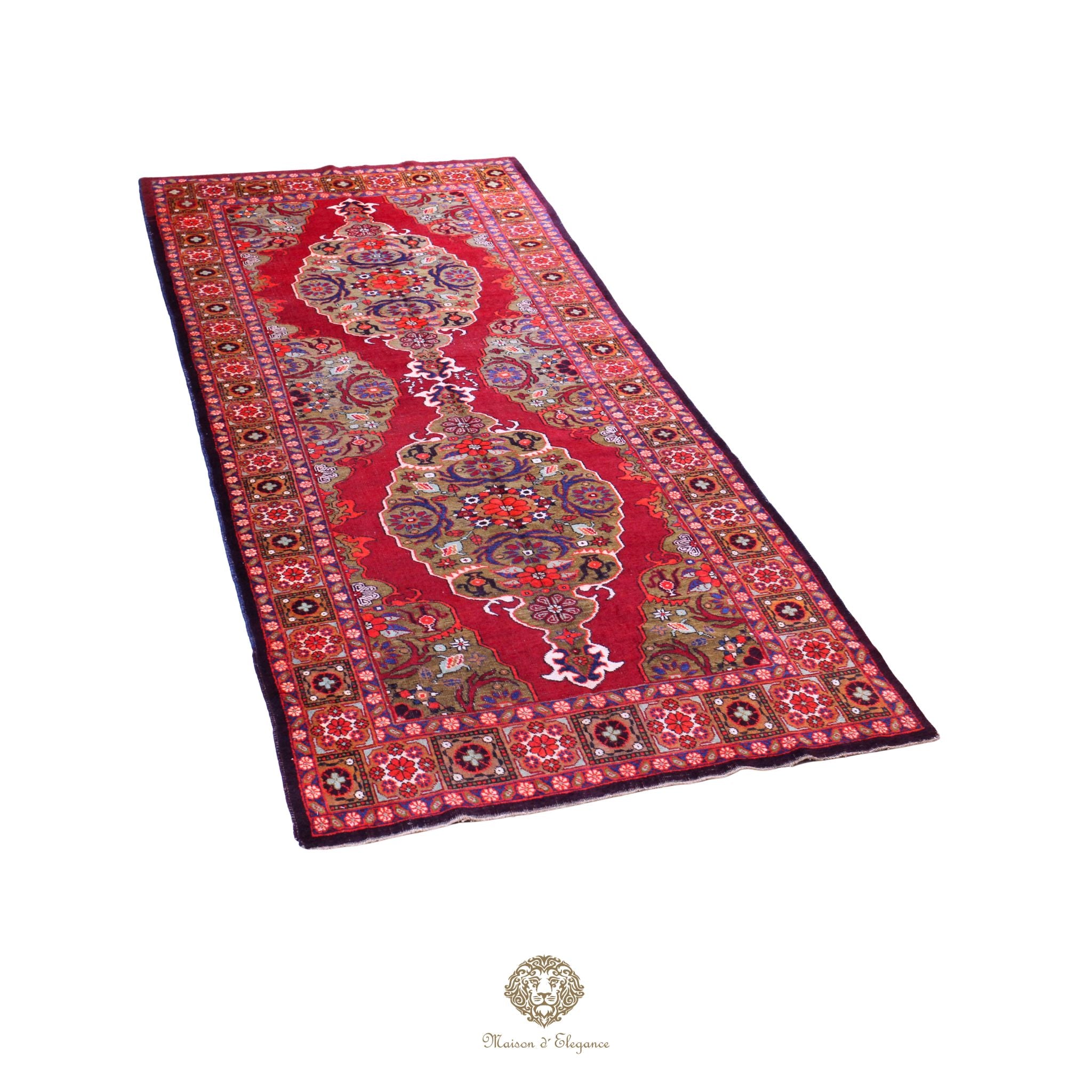 Decorative rug with intricate patterns on a rojo background