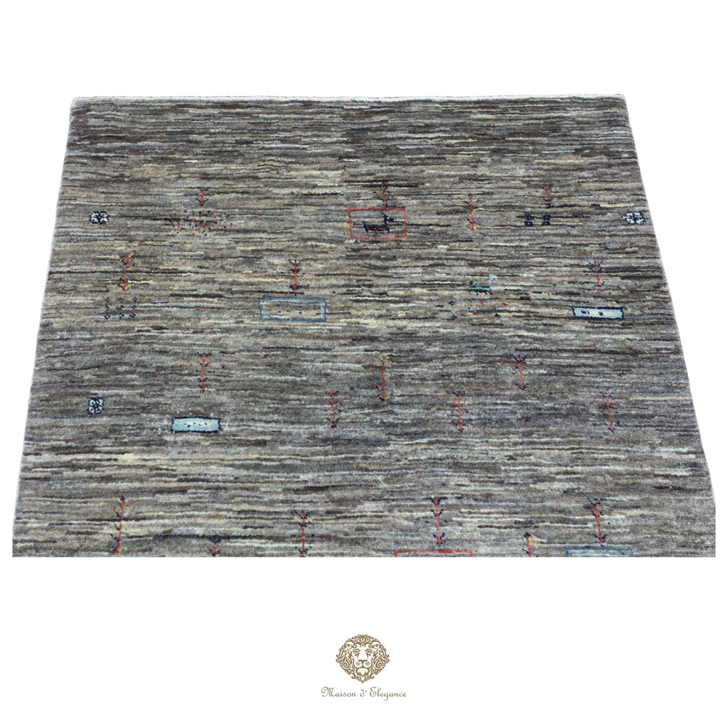 Textured area rug with a subtle pattern on a gris background