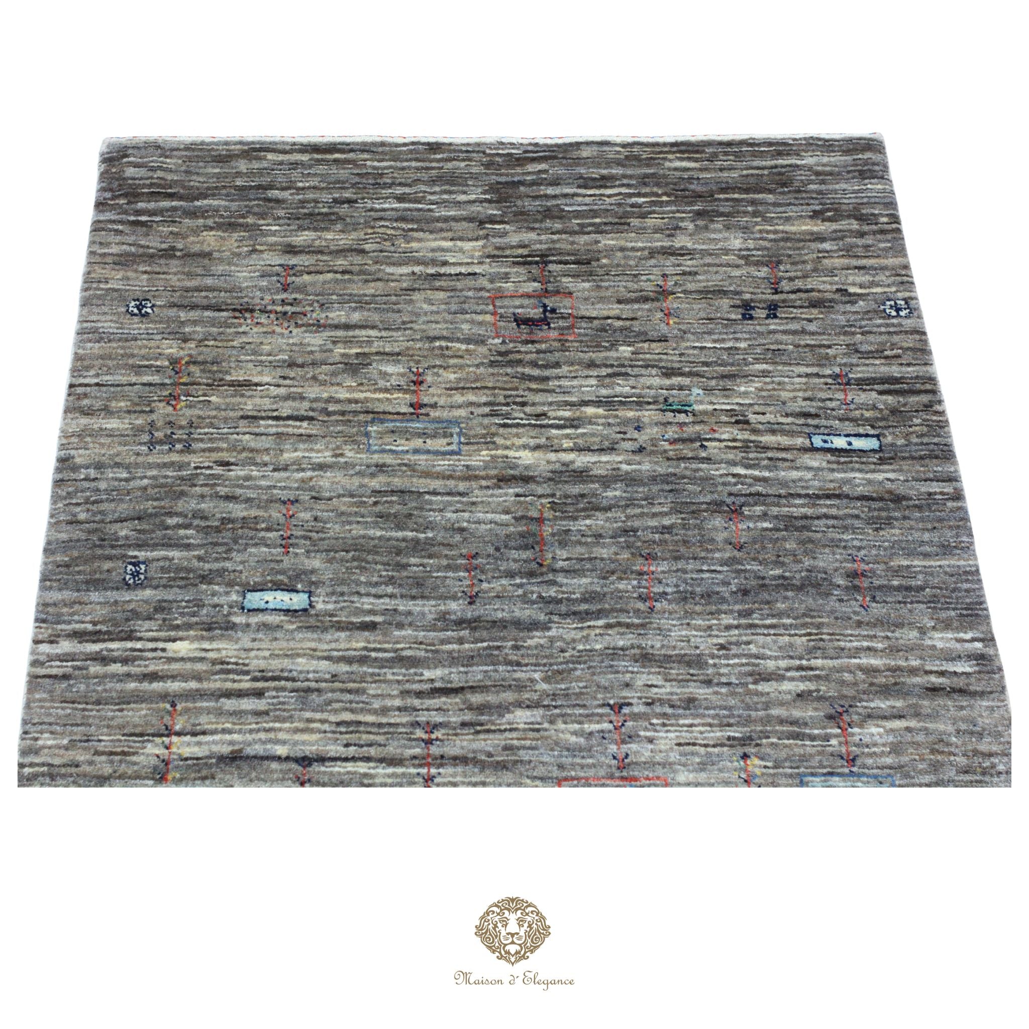 Textured area rug with a subtle pattern on a gris background
