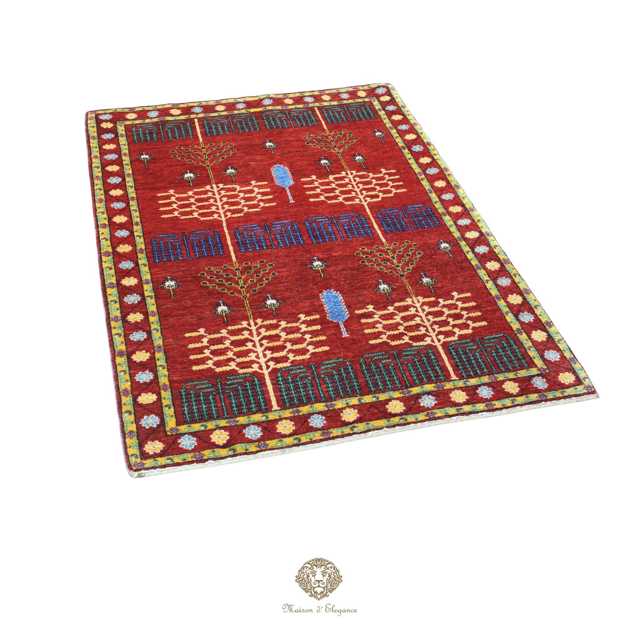 Decorative rug with intricate patterns on a rojo background