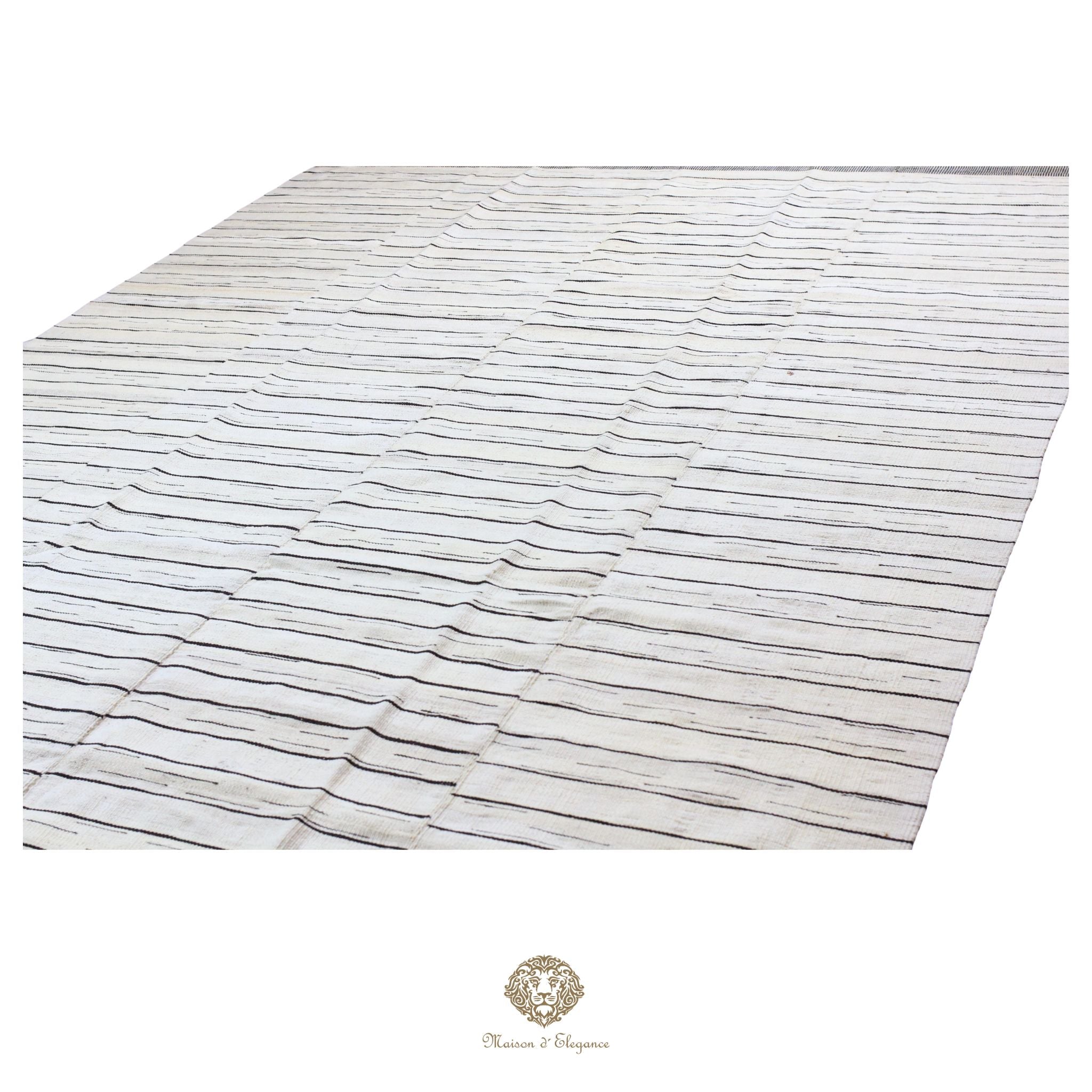 Alfombra persa Kia Sar Kilim hecha a mano de lana, blanca | Kilim de diseño Maison moderne 208 x 300 cm