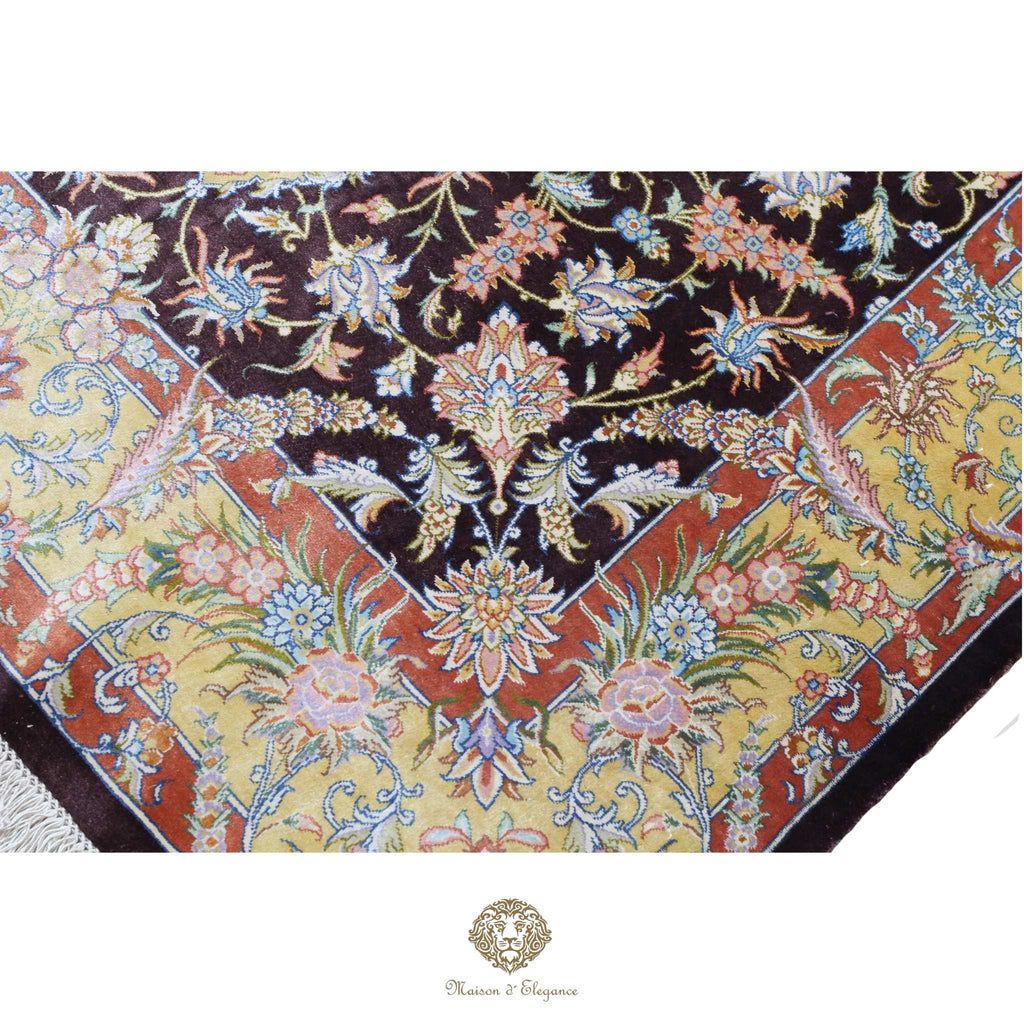 Alfombra persa exclusiva de seda pura, anudada a mano, teñida con tintes naturales, obra maestra con diseño de medallón, firmada, 95 x 152 cm.