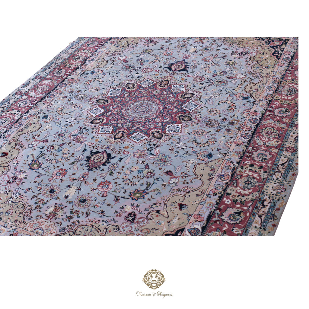 Alfombra persa Tabriz de lujo, lana y seda superfina | Diseño de medallón floral en azul claro, 147 x 215 cm
