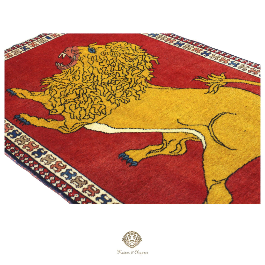 Alfombra persa Yalameh con diseño tribal de león, teñida con tintes naturales | Hecha a mano, 89 x 136 cm