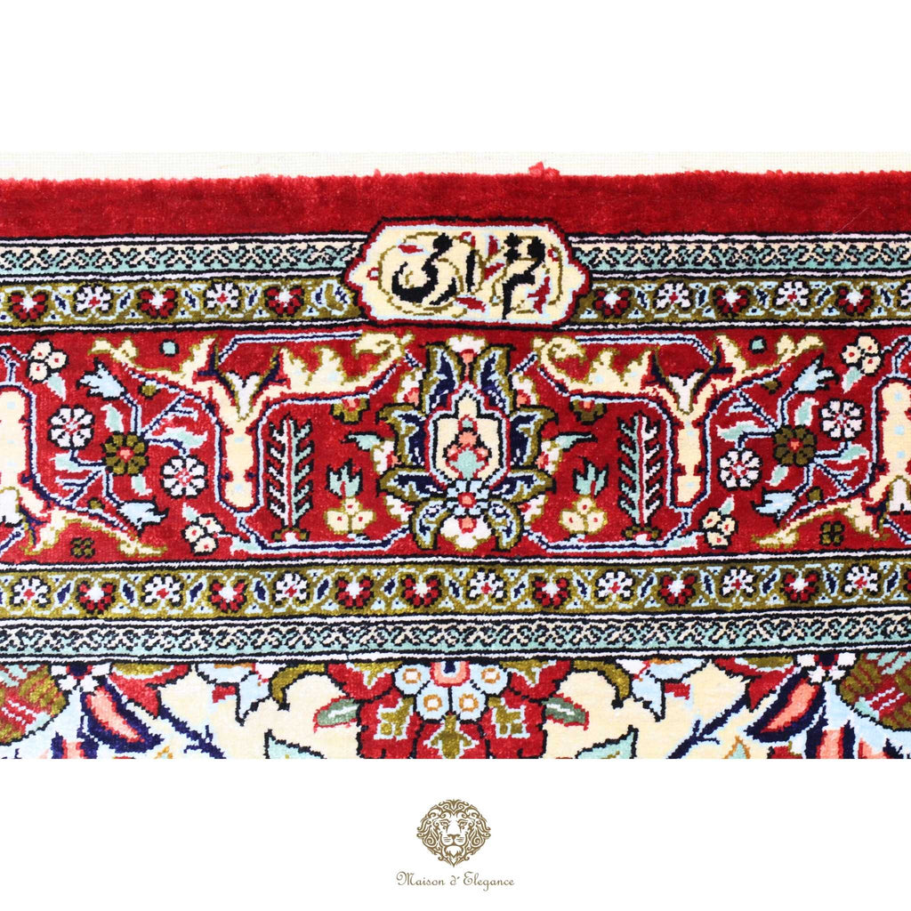 Alfombra persa de seda pura, anudada a mano, teñida con tintes naturales, | obra maestra con diseño floral integral, firmada, 105 x 156 cm.