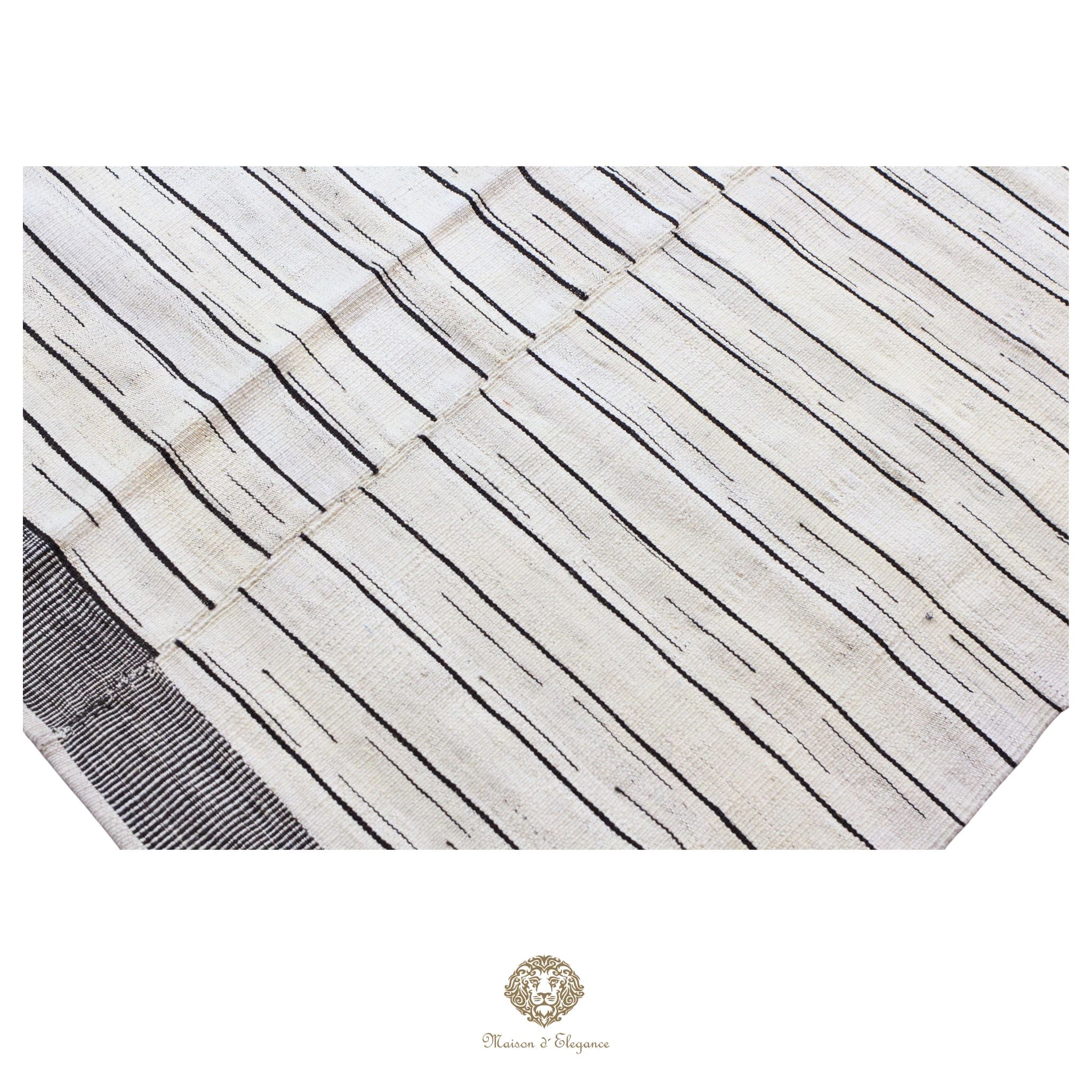 Alfombra persa Kia Sar Kilim hecha a mano de lana, blanca | Kilim de diseño Maison moderne 208 x 300 cm