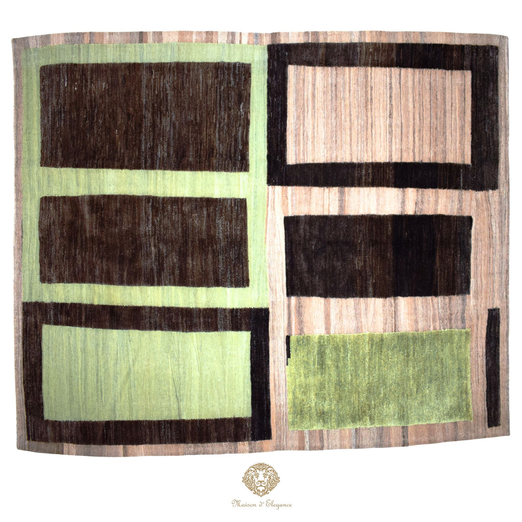 Rug with geometric pattern on a ivory background